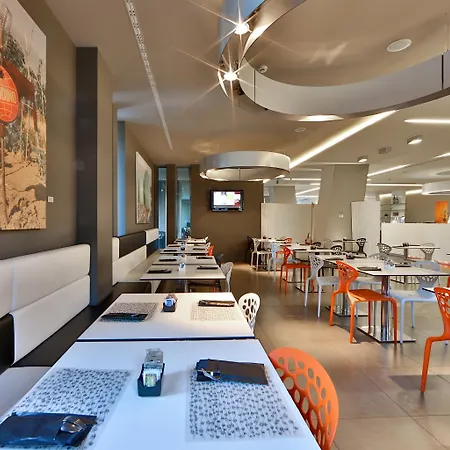 Western Parco Paglia מלון קייטי