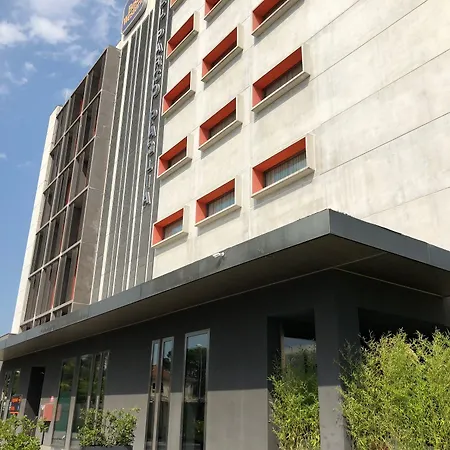 Western Parco Paglia 4*